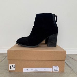 Urban Outfitters black ankle booties size 9